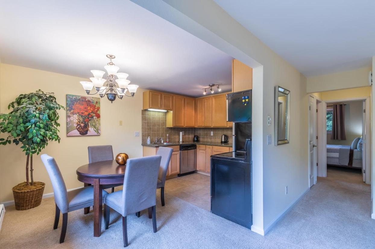 The Romeo, Area, 2 Bedrooms, Wd, Jacuzzi Bath, No Stairs, New Carpet, 825sf Apartment Tacoma