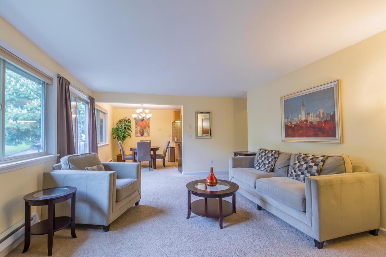 Apartment The Romeo, Area, 2 Bedrooms, Wd, Jacuzzi Bath, No Stairs, New Carpet, 825sf Tacoma