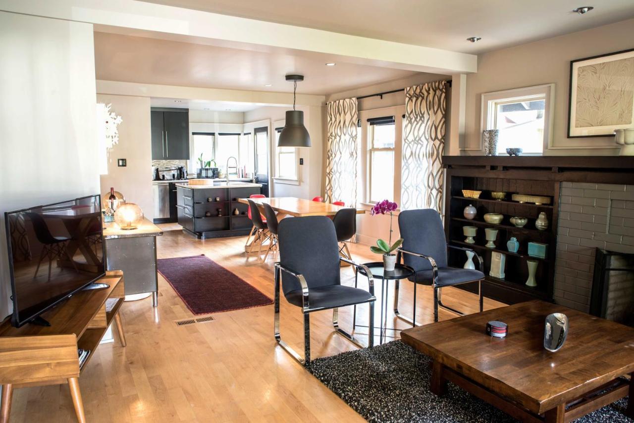 Holiday home Updated With Patio 3 Mi To Downtown