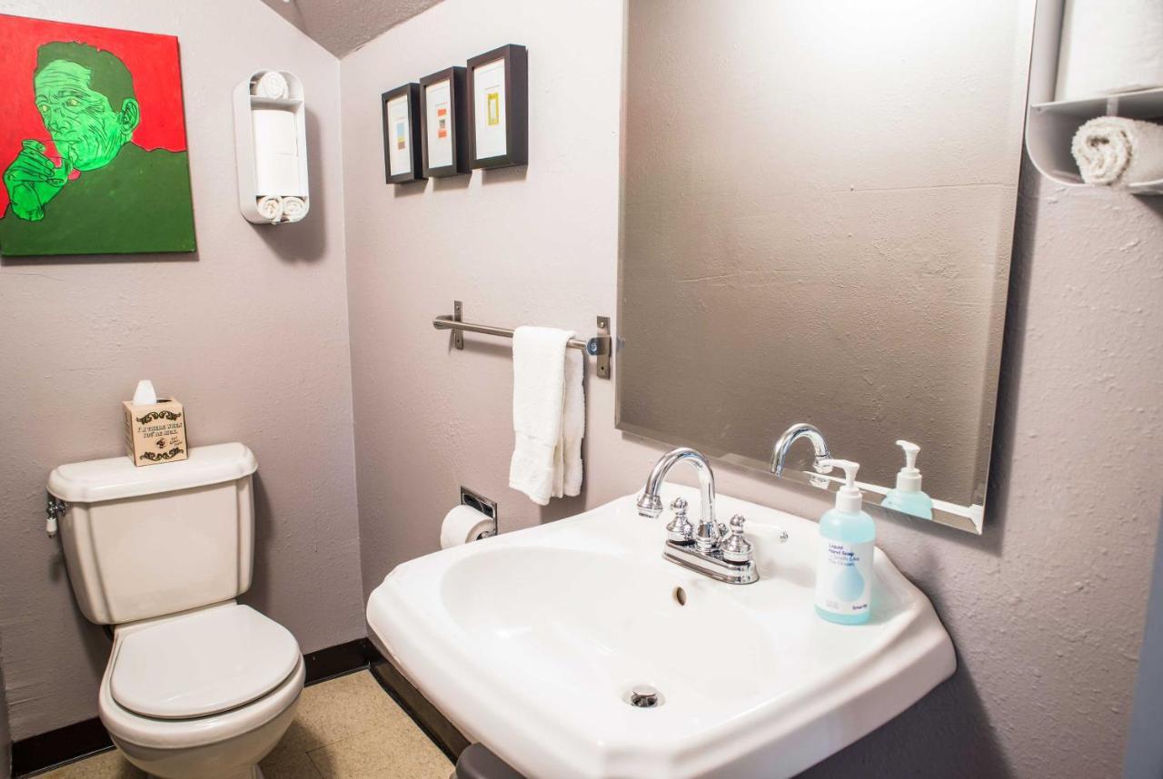 Holiday home Updated With Patio 3 Mi To Downtown *