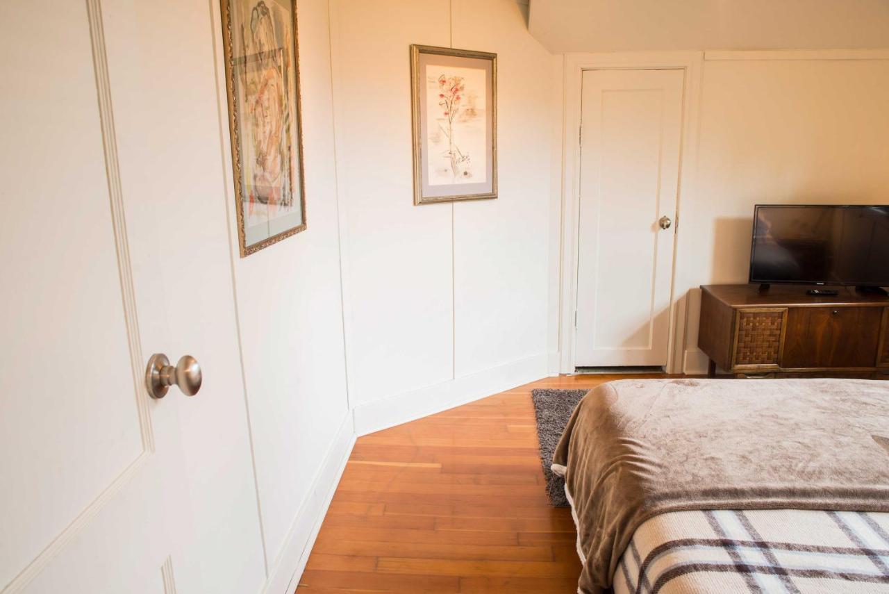 Updated With Patio 3 Mi To Downtown Tacoma