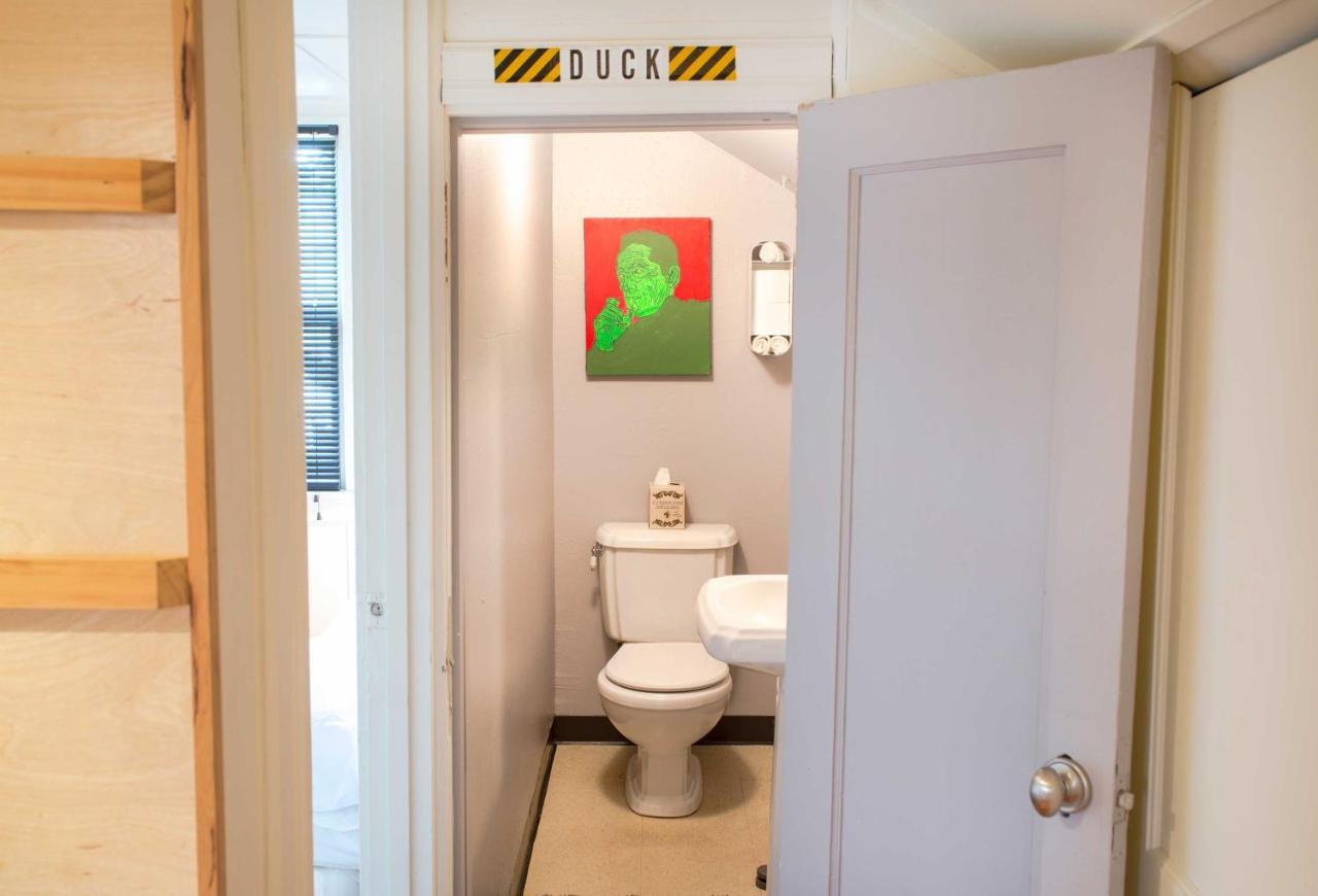 Updated With Patio 3 Mi To Downtown Holiday home Tacoma
