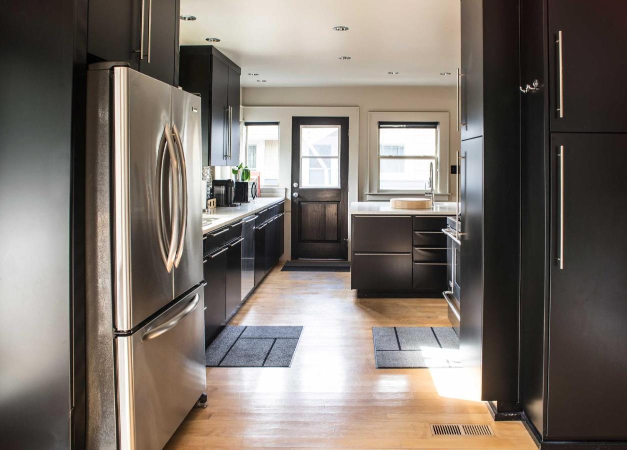 Updated With Patio 3 Mi To Downtown Holiday home *