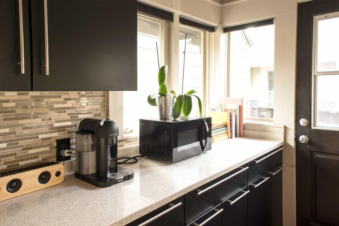 Updated With Patio 3 Mi To Downtown Tacoma