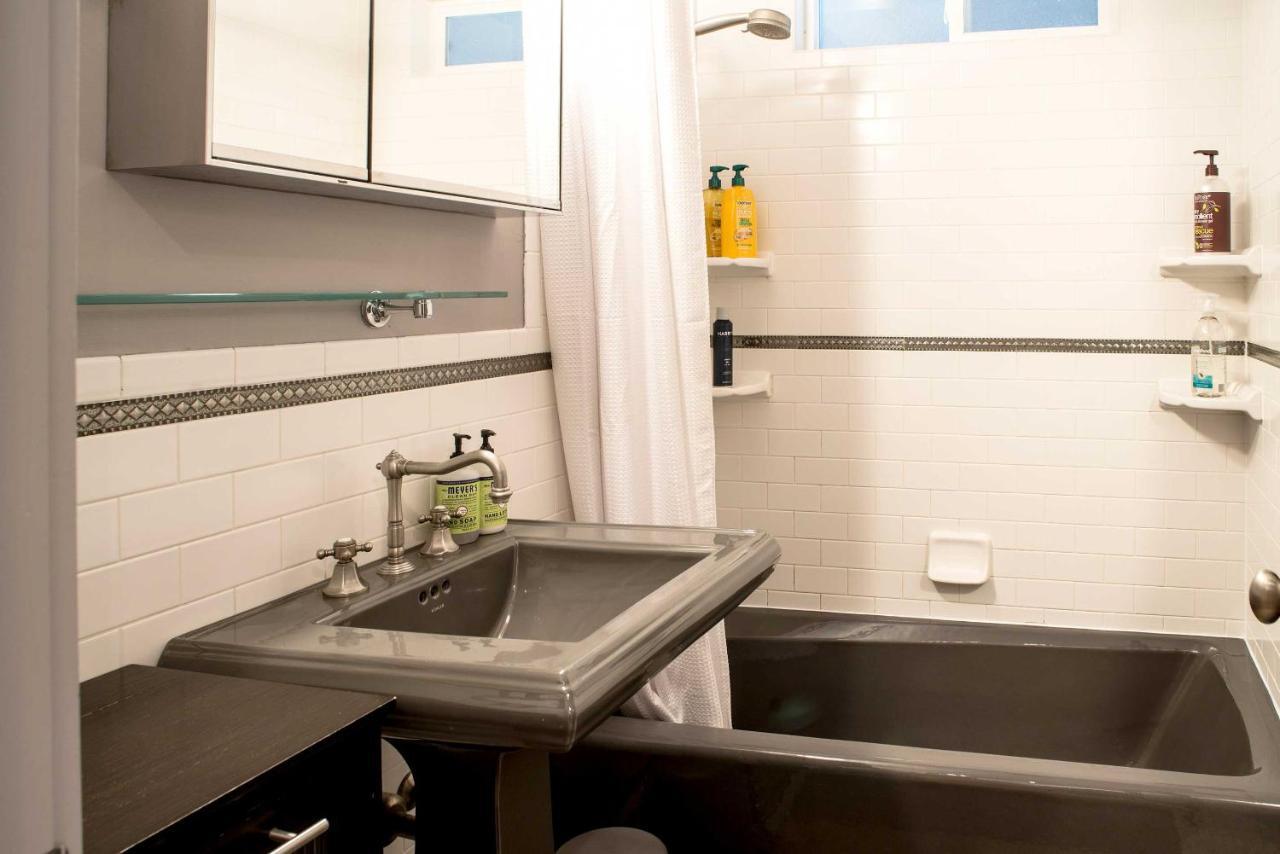 Updated With Patio 3 Mi To Downtown Tacoma