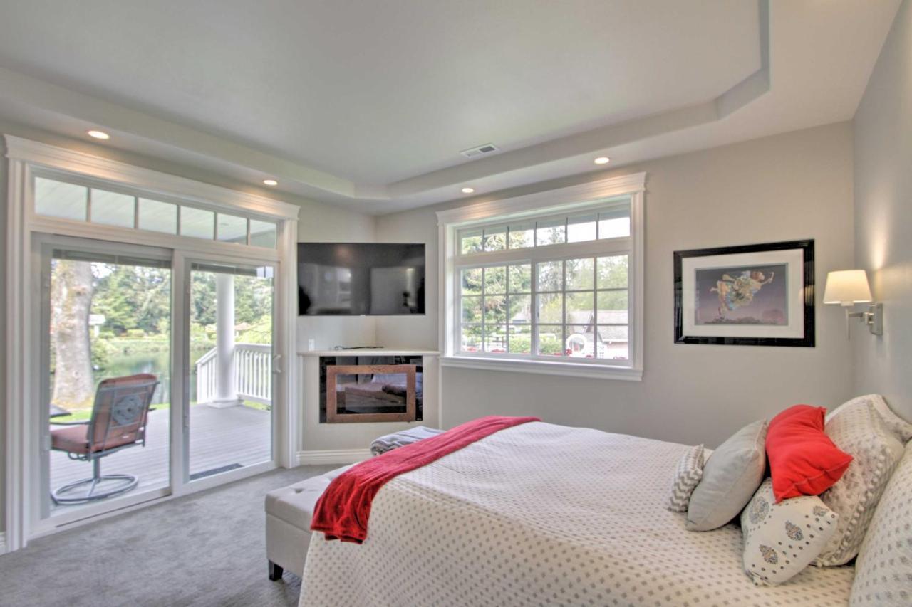 Contemporary With Deck And Pond! * Tacoma