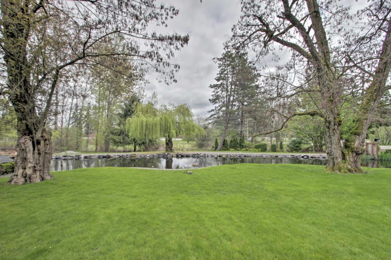 Contemporary With Deck And Pond! Tacoma