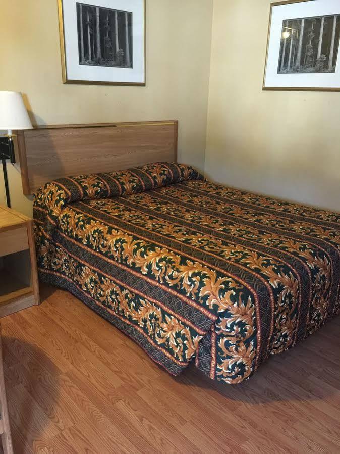 Travelodge By Wyndham Near Mcchord Afb Motel