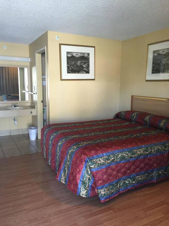 Travelodge By Wyndham Near Mcchord Afb Motel