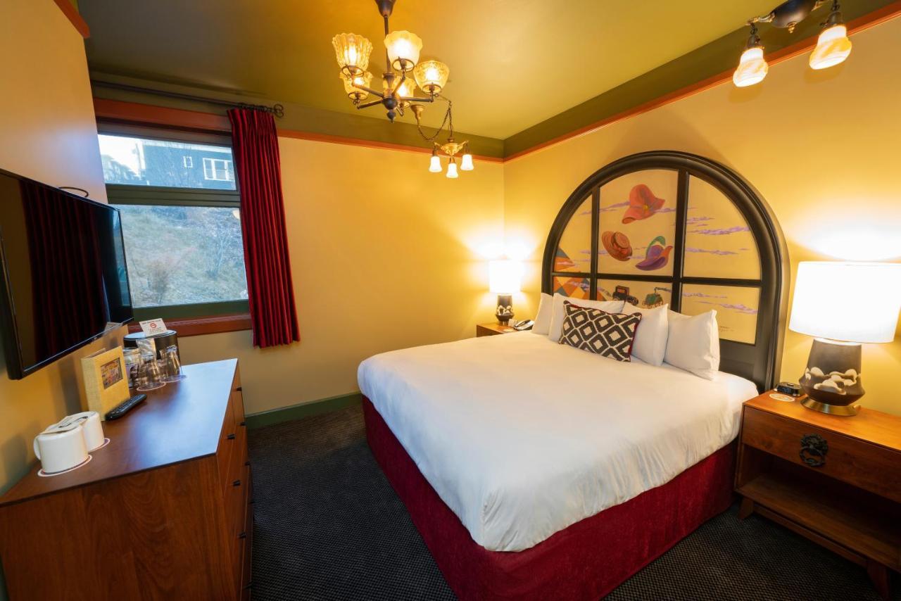 Mcmenamins Elks Temple Hotel