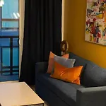 Full Kitchen-Youtubetv-Smart Locksking Bedtop Fl