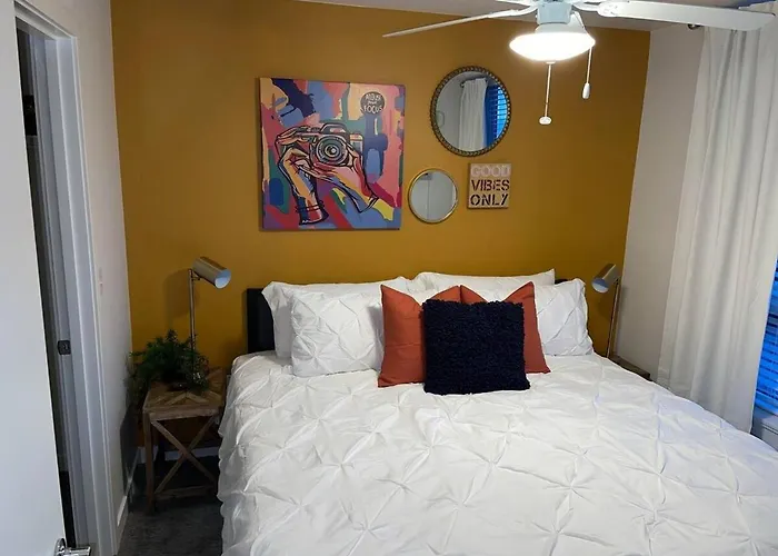Full Kitchen-Youtubetv-Smart Locksking Bedtop Fl