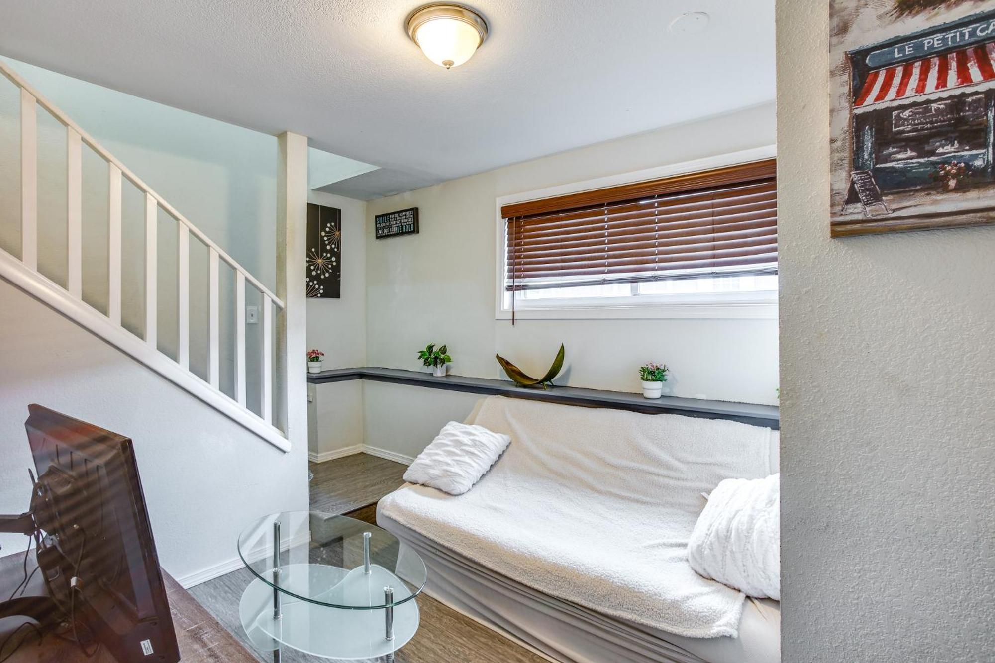 3 Mi To Dtwn Pet-friendly Holiday home *