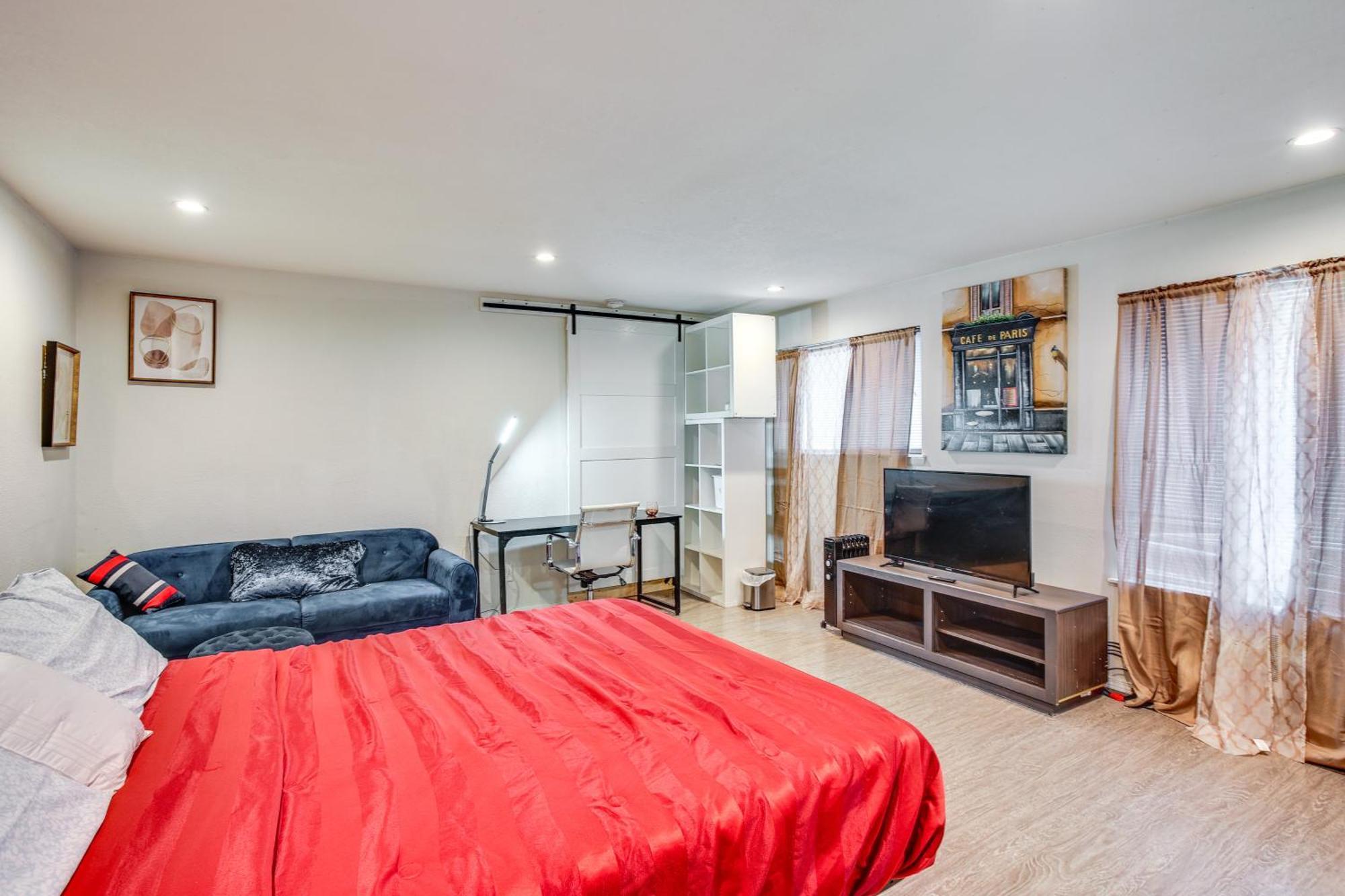 3 Mi To Dtwn Pet-friendly Holiday home *